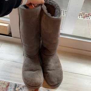 UGG classic tall boot in grey, size 9